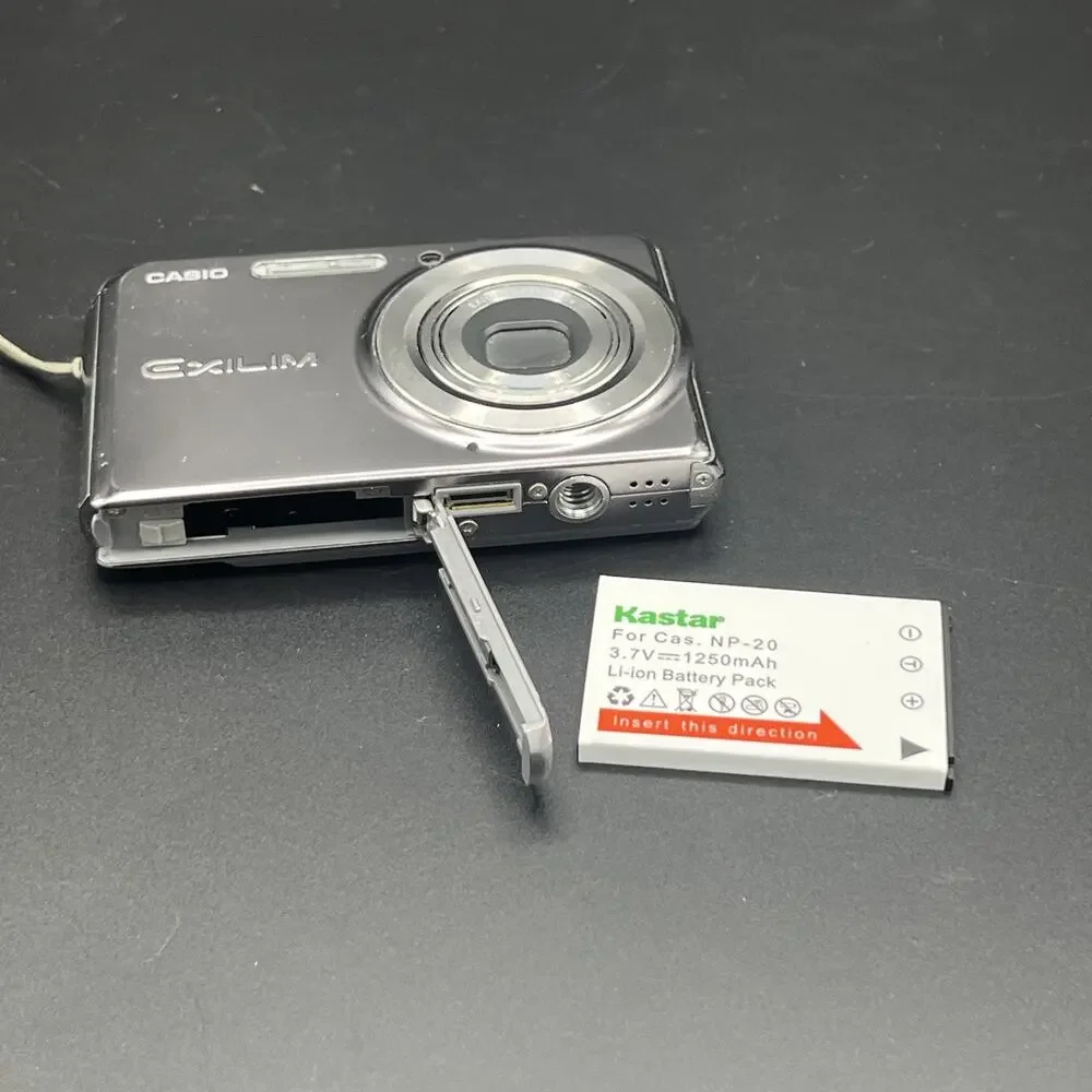 Casio Exilim EX-S770 7.2MP Silver Digital Camera Box Manual Charger New Battery